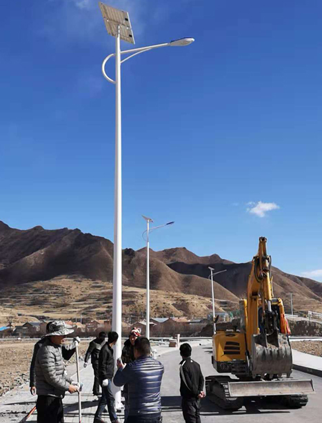 甘南碌曲10米奇台太阳能路灯项目