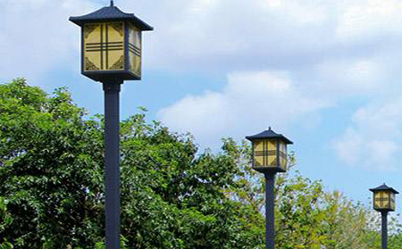 太阳能奇台庭院灯怎么选亮度与续航更耐用